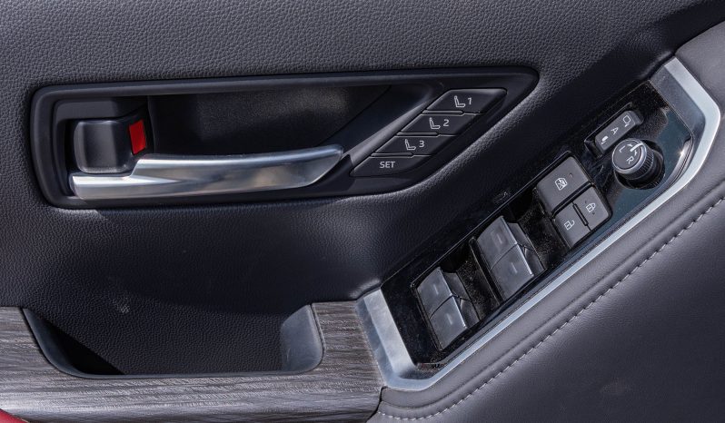 
								2026 Toyota Land Cruiser VXR V6 3.5L Twin Turbo STD AT Petrol full									