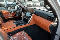 
Lexus LX700h VIP 3.5L petrol 2026 AT full									