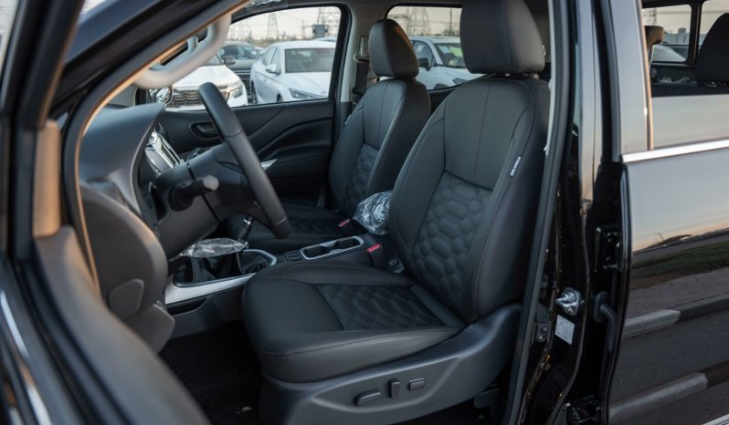 
Nissan Navara DC LE 2.5l petrol 2025 Manual full									