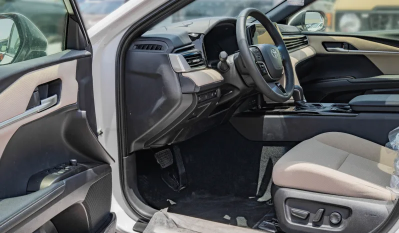 
2025 Toyota Camry LE 2.5L AT Hybrid (White) full									