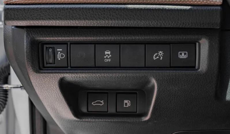 
2025 Toyota Camry LE 2.5L AT Hybrid (White) full									