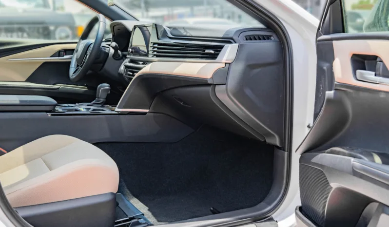 
2025 Toyota Camry LE 2.5L AT Hybrid (White) full									