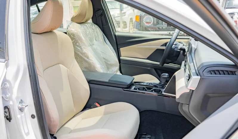 
2025 Toyota Camry LE 2.5L AT Hybrid (White) full									