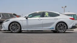 2025 Toyota Camry LE 2.5L AT Hybrid (White) full