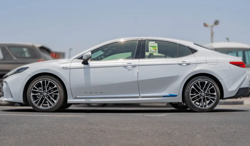 
2025 Toyota Camry LE 2.5L AT Hybrid (White) full									