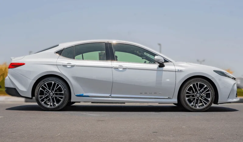 
2025 Toyota Camry LE 2.5L AT Hybrid (White) full									