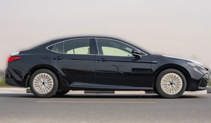 
2025 Toyota Camry LE 2.5L AT Hybrid (White) full									