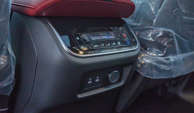 
2026 Nissan Patrol SE Platinum 3.8L AT Petrol (Silver-Red) full									