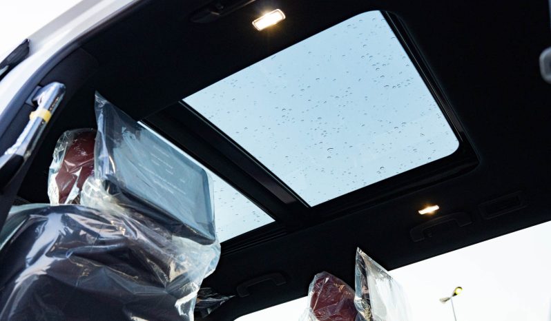 
2026 Nissan Patrol SE Platinum 3.8L AT Petrol (Silver-Red) full									