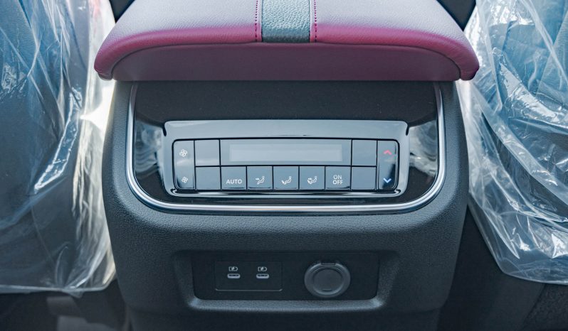 
2026 Nissan Patrol SE Platinum 3.8L AT Petrol (Silver-Red) full									